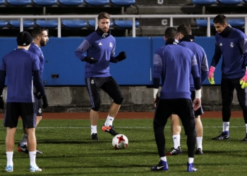 Jugadores del Real Madrid, en el entrenamiento de ayer, que realizaron en tierras japonesas.