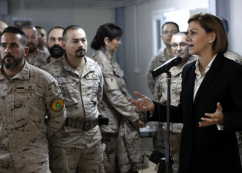 GRA25. BESMAYAH, 18/12/2016.- La ministra de defensa, María Dolores de Cospedal, durante su visita a las tropas españolas de misión en Irak, encuadradas en la coalición inernacional contra el terrorismo yihadista y el Dáesh. EFE / Chema Moya.