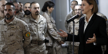 GRA25. BESMAYAH, 18/12/2016.- La ministra de defensa, María Dolores de Cospedal, durante su visita a las tropas españolas de misión en Irak, encuadradas en la coalición inernacional contra el terrorismo yihadista y el Dáesh. EFE / Chema Moya.