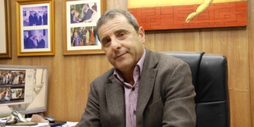 Enrique Alcoba, presidente de la Asociación de Comerciantes de Melilla (Acome), en una entrevista con FaroTV.