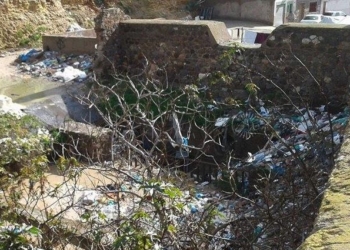 Vecinos de Barrio Hebreo protestan por las basuras en Arroyo María Cristina