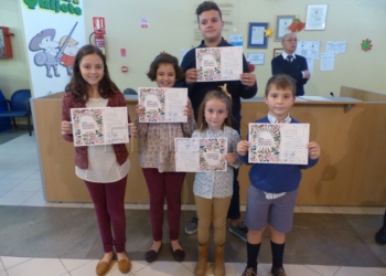 Reconocimiento a los participantes en el certamen de postales de Navidad