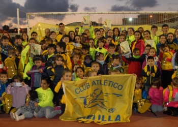 Foto de familia con los competidores