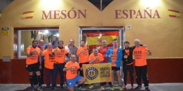 Tras el desgaste físico, todos a por una cerveza.