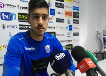 El cancerbero asturiano Dani Barrio, durante su comparecencia ante los medios de comunicación.