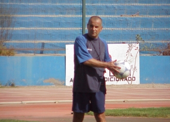 Además de haber sido jugador de balonmano, también practicó el fútbol.