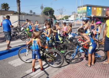 La Federación Melillense de Triatlón, con Javier Guillot al frente, apuesta por el fomento en edad escolar.
