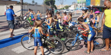 La Federación Melillense de Triatlón, con Javier Guillot al frente, apuesta por el fomento en edad escolar.