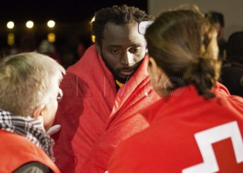 Trasladan a Almería una patera con 49 personas que zarpó de Nador el jueves