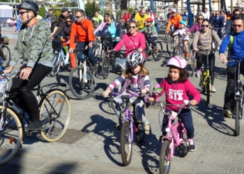 Unas 350 personas pedalean en pos de una Melilla “más amable”