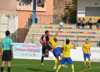 Los melillenses no están teniendo nada de suerte de cara al gol.