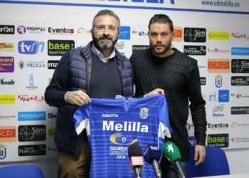 Rincón y el nuevo jugador azulino, Agudo, en su presentación oficial.