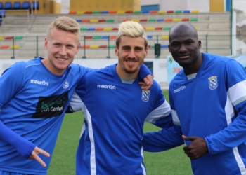 Varios momentos de la única sesión de entrenamiento desarrollada por los jugadores de la primera plantilla unionista.