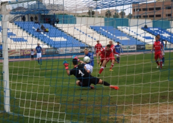 Choque de trenes sobre el césped