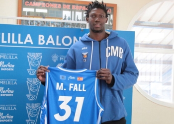 El senegalés Massine Fall luce la camiseta con el número 31 a la espalda.