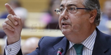 GRA287. MADRID, 07/02/2017.- El ministro del Interior, José Ignacio Zoido, durante una de sus intervenciones en la sesión de control al Gobierno que se celebra hoy en el pleno del Senado. EFE/Juan Carlos Hidalgo