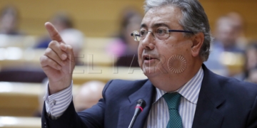 GRA287. MADRID, 07/02/2017.- El ministro del Interior, José Ignacio Zoido, durante una de sus intervenciones en la sesión de control al Gobierno que se celebra hoy en el pleno del Senado. EFE/Juan Carlos Hidalgo