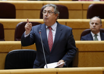 El ministro Juan Ignacio Zoido, ayer, durante su intervención en el pleno del control del Gobierno en el Senado.