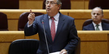 El ministro Juan Ignacio Zoido, ayer, durante su intervención en el pleno del control del Gobierno en el Senado.
