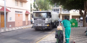 Imagen de archivo de un trabajador de limpieza.