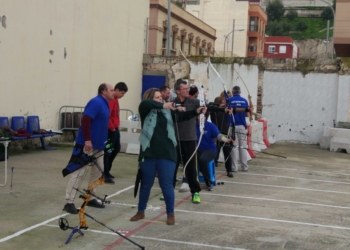 Todos preparados para tirar con el arco.