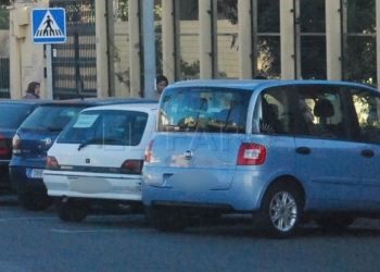 Condenado a 2 años y medio por forzar las puertas de dos coches y robar un altavoz