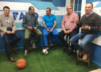 El buen ambiente reina en una tertulia en la que el buen ambiente nunca falta sobre el tapiz.