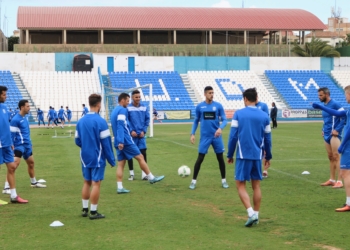 La plantilla azulina se ejercitó en la matinal de ayer lunes en el estadio Álvarez Claro.
