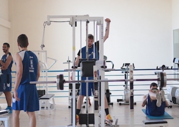 Gran parte de la plantilla azulina acudió en la matinal de ayer lunes a un entrenamiento voluntario.