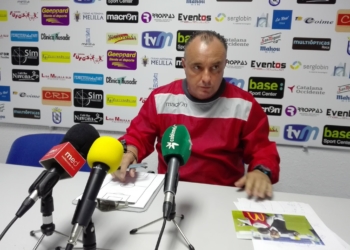 Josu Uribe, durante la rueda de prensa ofrecida en la matinal de ayer viernes en el estadio Álvarez Claro.
