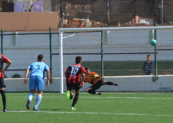 Desde el punto de penalti colocaba Mimon el 2-0 en el marcador de La Espiguera durante la primera mitad, aunque no fue suficiente para que los rojinegros lograran la victoria.
