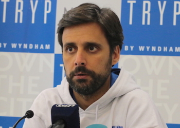 El técnico del conjunto melillense ofreció la rueda de prensa en el Hotel TRYP Melilla Puerto.