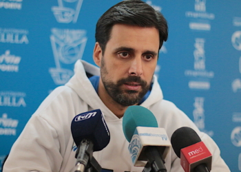 Alejandro Alcoba, durante la rueda de prensa de ofrecida en la matinal de ayer jueves y previa al encuentro de esta noche frente al Cafés Candelas Breogán.