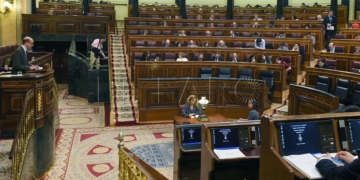 GRA308. MADRID, 21/03/2017.- El diputado del PNV Mikel Legarda, durante su intervención en el debate de dos proposiciones de ley presentadas por su partido y por el PSOE para derogar los que consideran aspectos "más lesivos" de la Ley de Seguridad Ciudadana, conocida como "ley mordaza", hoy en el pleno del Congreso de los Diputados. EFE/Fernando Villar