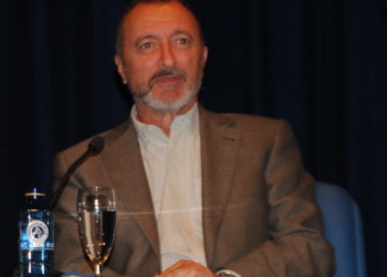 El escritor y periodista, en la UNED de Melilla.