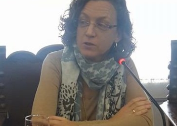La presidenta de la Gestora de los socialistas de Melilla, Gloria Rojas, en la Asamblea, durante el pleno de ayer.