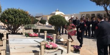 Imágenes de la ceremonia celebrada anteayer en el cementerio en homenaje a los dos bomberos fallecidos en 1944.