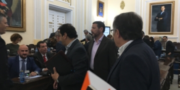El Pleno extraordinario de ayer, que aprobó inicialmente las cuentas de 2017, apenas duró cerca de una hora.