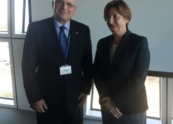 Blas Jesús Imbroda, recibido por la presidenta del Tribunal de la Haya.