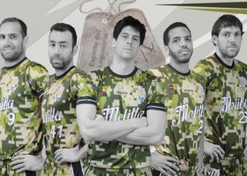 Arteaga, Rivero y Eloy Almazán, luciendo la nueva equipación melillense.