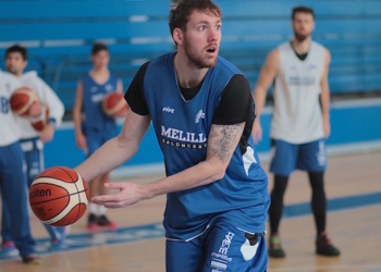 El jugador Kevin Van Wijk, en una de las sesiones de entrenamientos del Club Melilla Baloncesto.