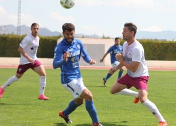 El melillense Sufian, a la izquierda, fue uno de los jugadores más destacados del partido.
