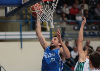 El pívot del Club Melilla BC, en una de las jugadas del pasado fin de semana.