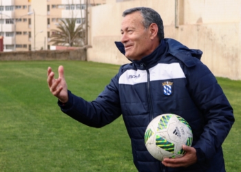 Juan Moya, primer entrenador de la escuadra de la UD Melilla.