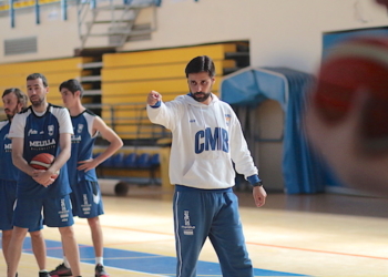 El técnico local, en una de las sesiones de entrenamiento.