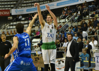 Uno de los ataques melillenses, en el último de los partidos de liga.
