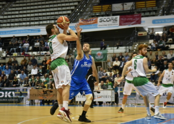 Partido entre el Tau Castelló y el Melilla Baloncesto.