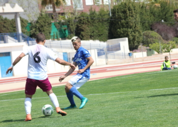 Pepe Romero, a la derecha, uno de los fijos en el once inicial de la UD Melilla