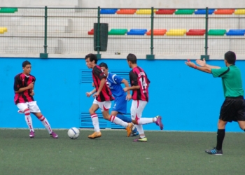 Derrota con nueve futbolistas