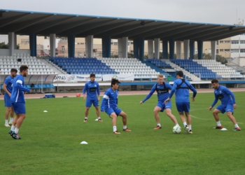 Jugadores de la escuadra de nuestra ciudad, en la realización de un entrenamiento diario.